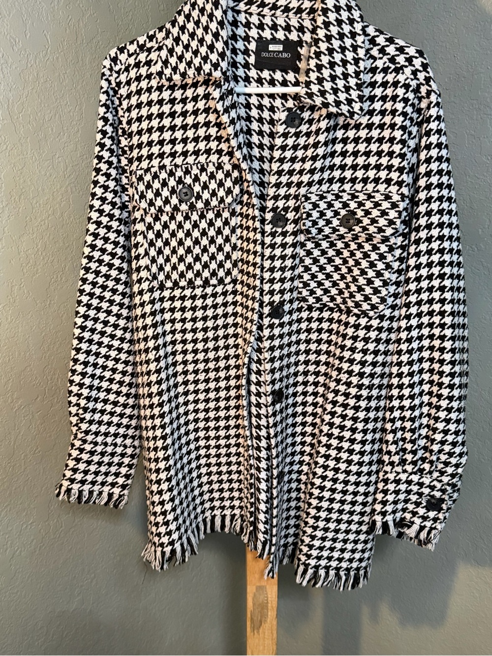 Dolce Cabo Black & White Houndstooth Button-Up Shacket with fringe.M - runs big